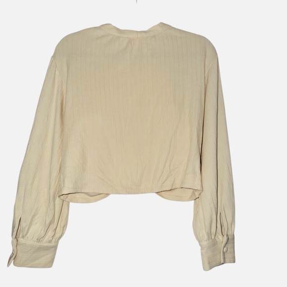 Line And Dot Size Large Rouched Top - Picture 5 of 7